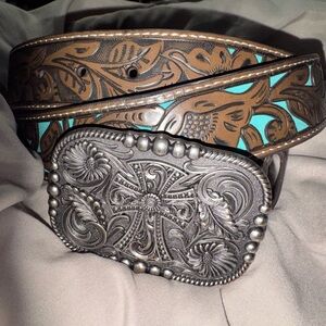 Shyanne Women’s tooled cross leather belt XL
